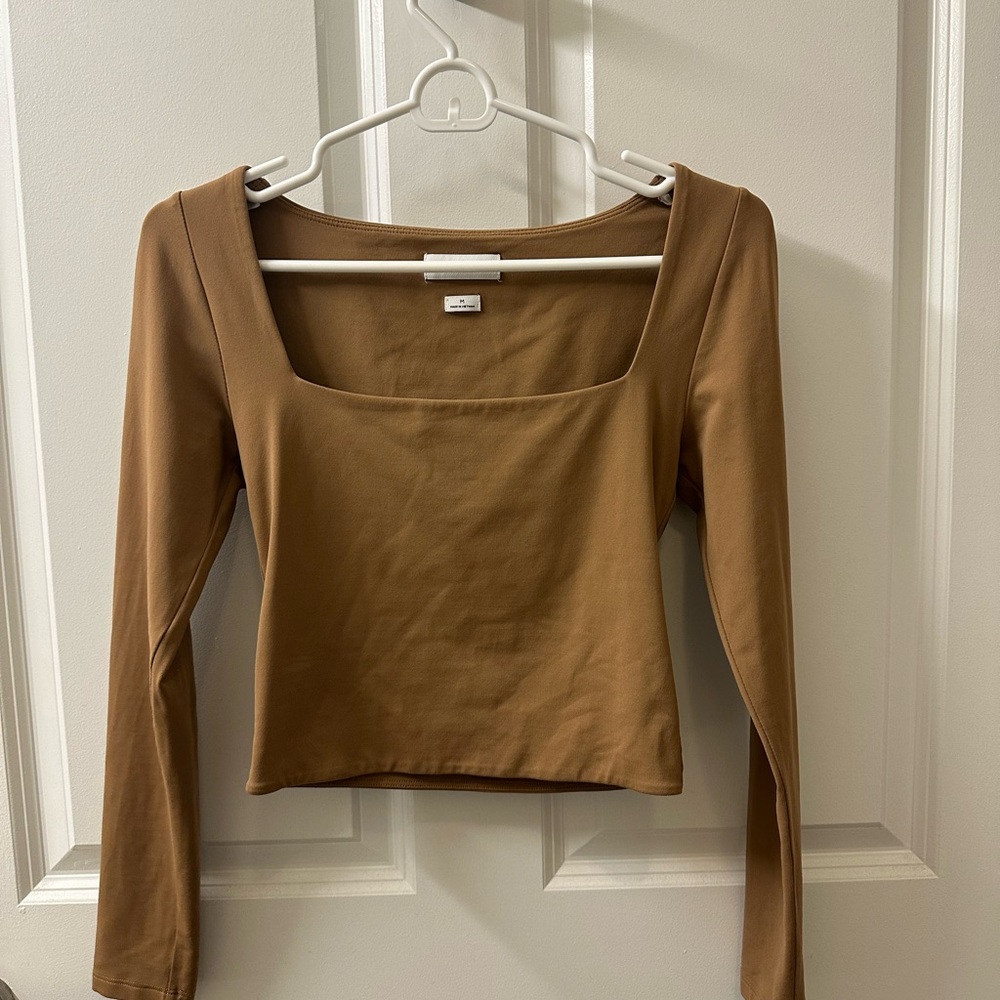 Aritzia - Contour Squareneck Longsleeve - size M - great condition